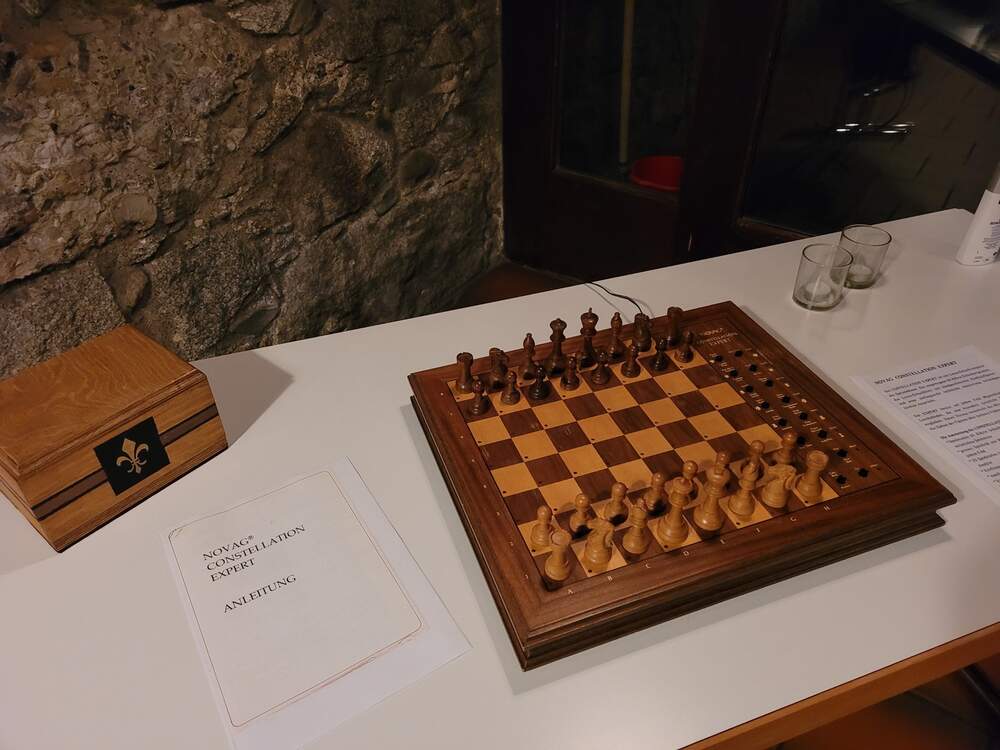 {Bild 1 NOVAG Schachcomputer}